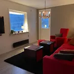 House With Garage In Lyngen 펜션