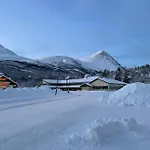 펜션 House With Garage In Lyngen