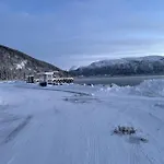 House With Garage In Lyngen 펜션