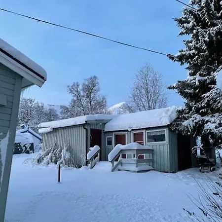 House With Garage In Lyngen 펜션 *