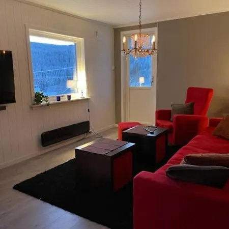 House With Garage In Lyngen Semesterbostad