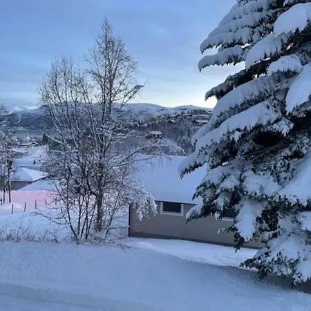 House With Garage In Lyngen *