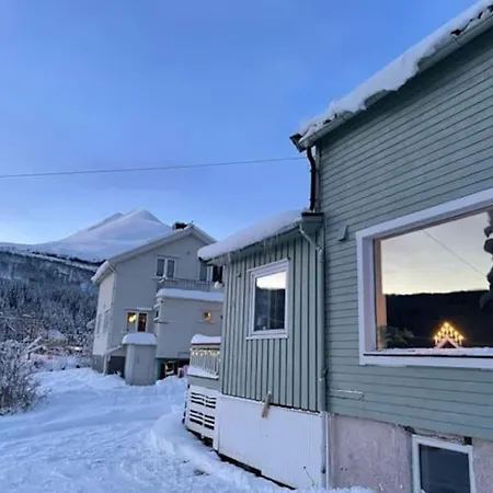 House With Garage In Lyngen *