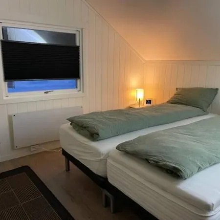 House With Garage In Lyngen Semesterbostad