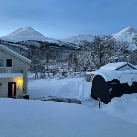 House With Garage In Lyngen *
