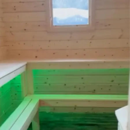 House With Garage In Lyngen בית נופש *