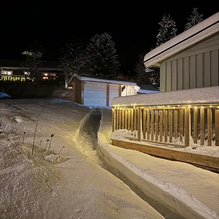 House With Garage In Lyngen Lyngseidet