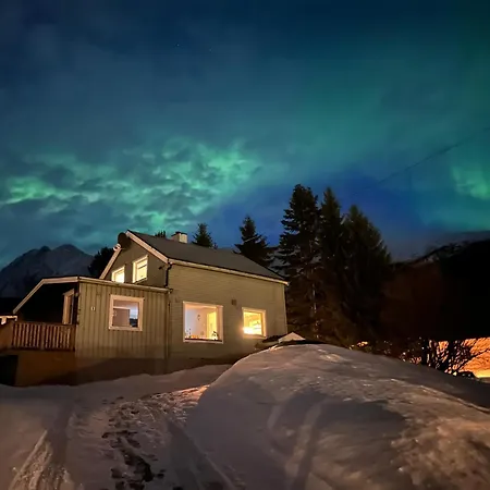 בית נופש House With Garage In Lyngen