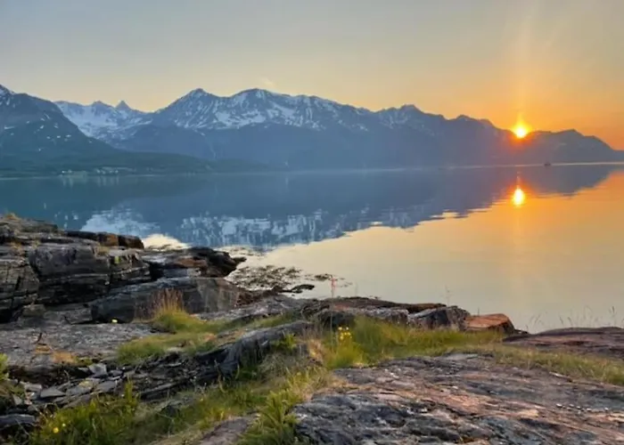 House With Garage In Lyngen Prázdninový dům *