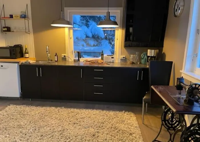 House With Garage In Lyngen Prázdninový dům