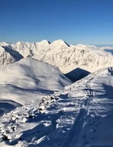 House With Garage In Lyngen Casa de Férias Lyngseidet