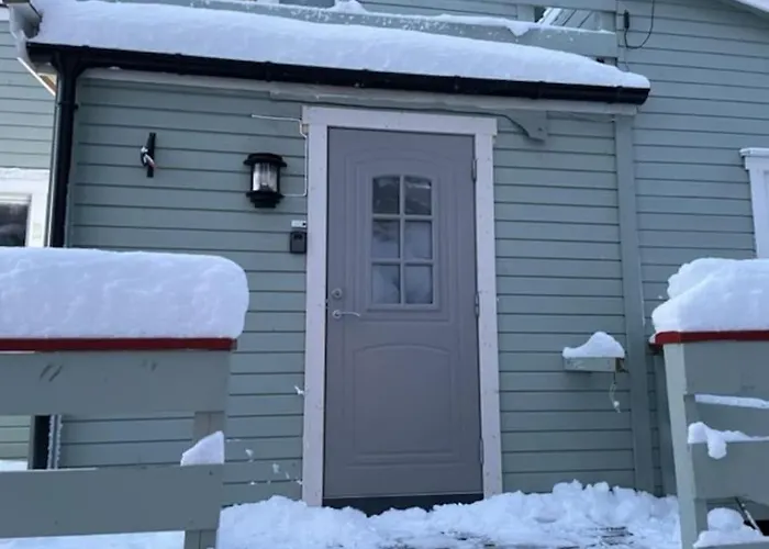 House With Garage In Lyngen *
