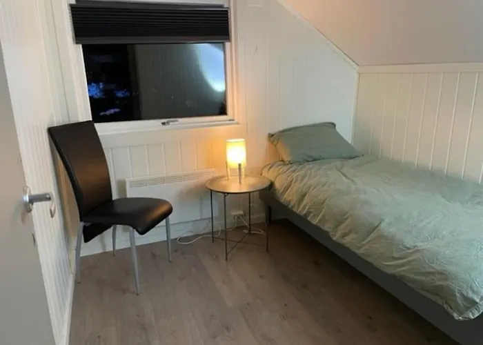 House With Garage In Lyngen * Lyngseidet