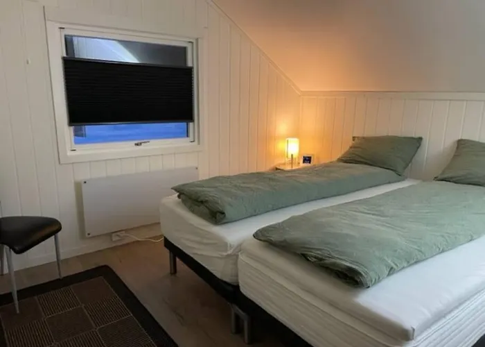 House With Garage In Lyngen Casa de Férias