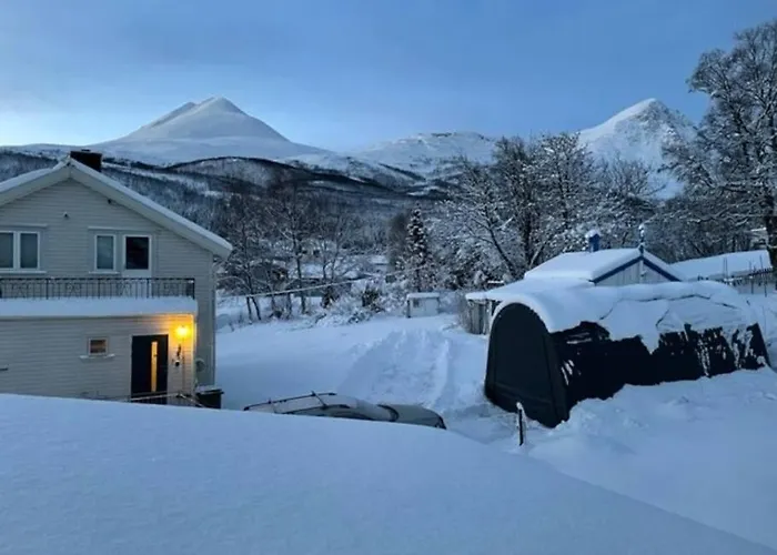 House With Garage In Lyngen *