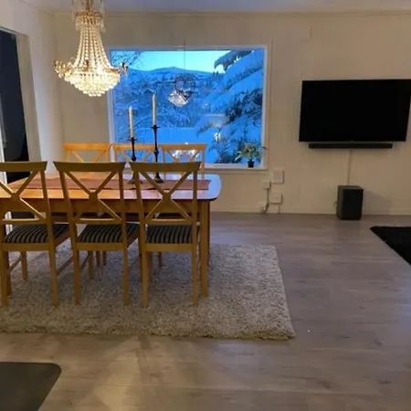 House With Garage In Lyngen *